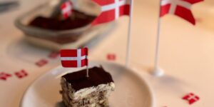 デンマーク国旗とケーキ